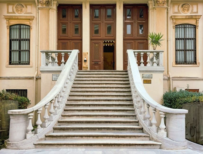 Courthouse Steps Columns